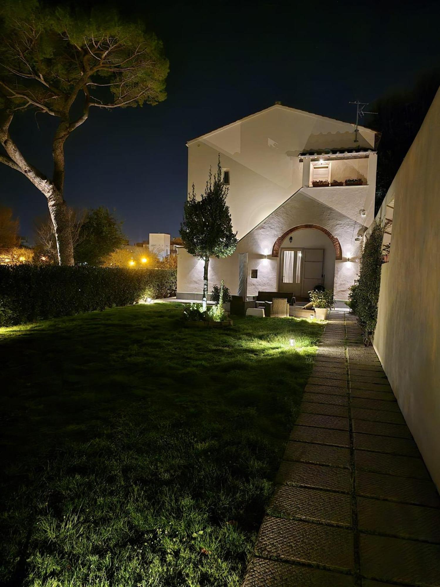 La Villa Apartments Tinaia - Excellent For Sardegna & Corsica - 6-8 Beds - Private Parking Included With Camera Livorno Exterior foto