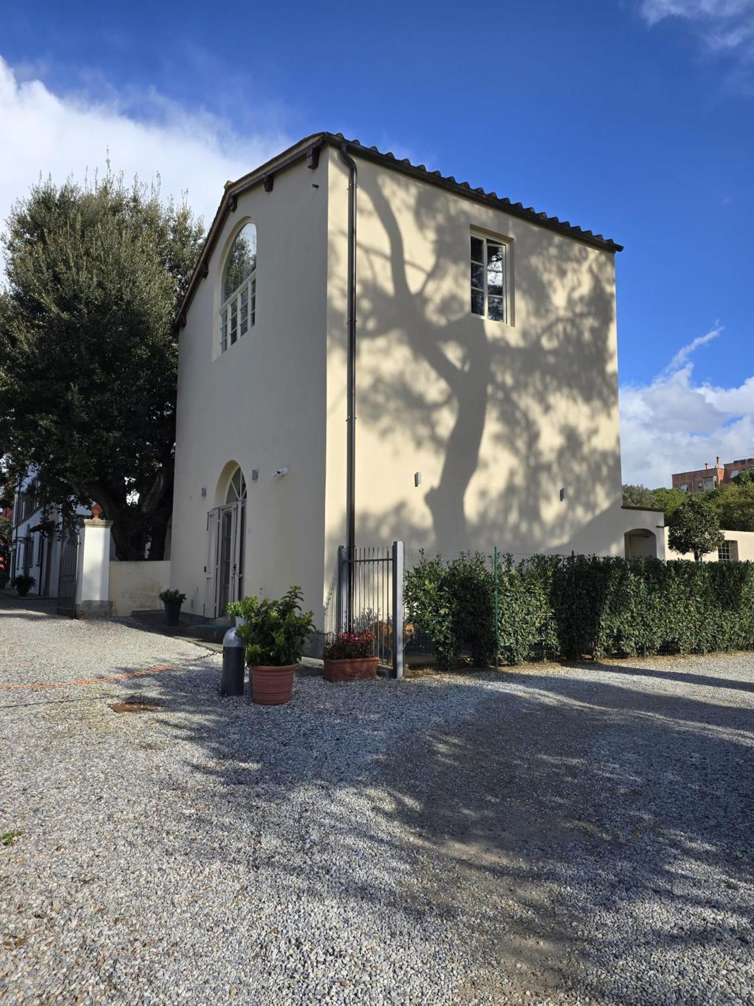 La Villa Apartments Tinaia - Excellent For Sardegna & Corsica - 6-8 Beds - Private Parking Included With Camera Livorno Exterior foto