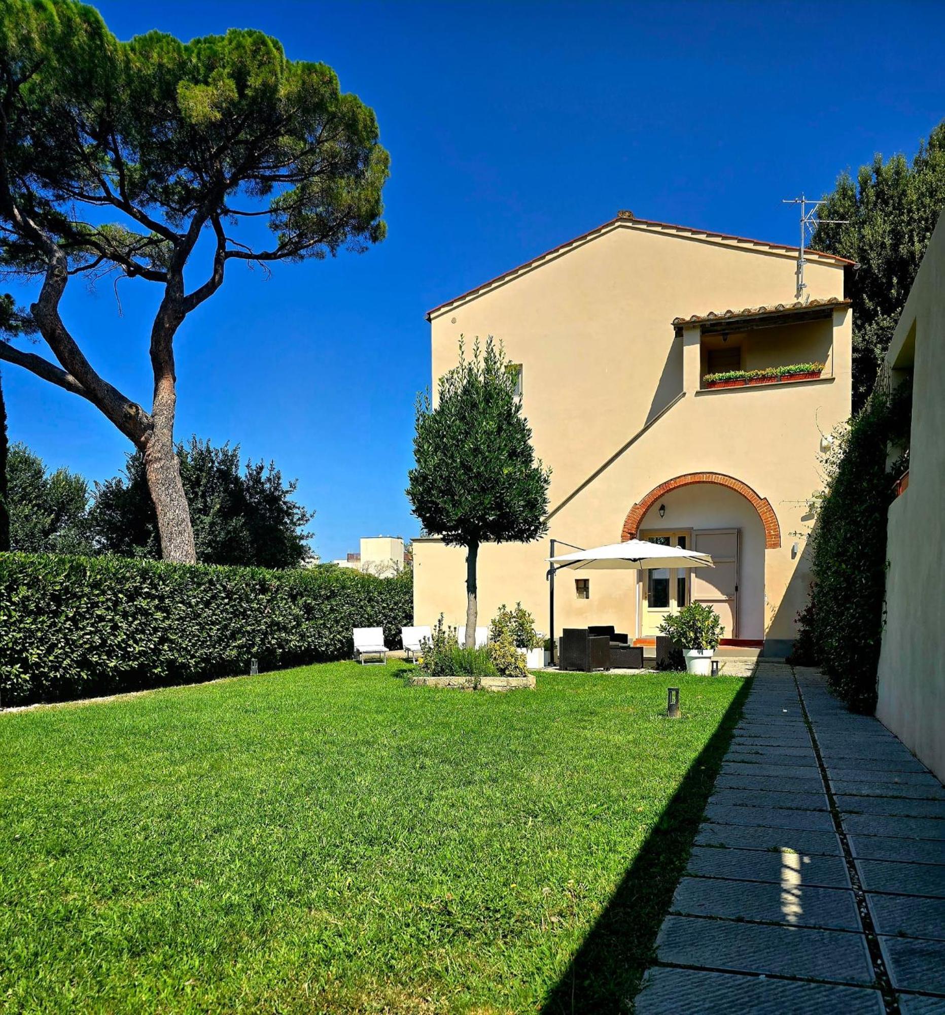 La Villa Apartments Tinaia - Excellent For Sardegna & Corsica - 6-8 Beds - Private Parking Included With Camera Livorno Exterior foto